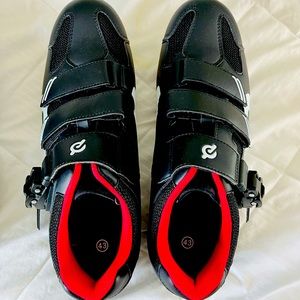 Mens size 43 shoes for Peloton.